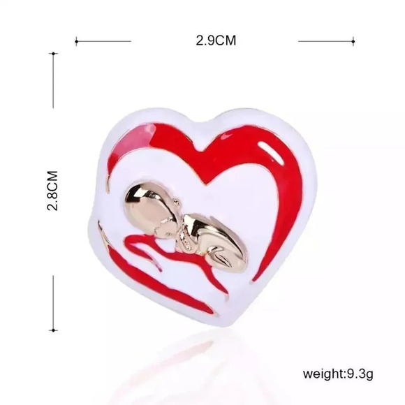 VQ Baby in Heart Shape Brooch - Picture 4 of 7